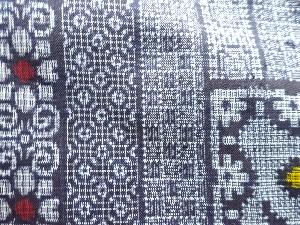 アンティーク　幾何学に花模様織り出し本場正藍泥染大島紬着物(割り込み絣)